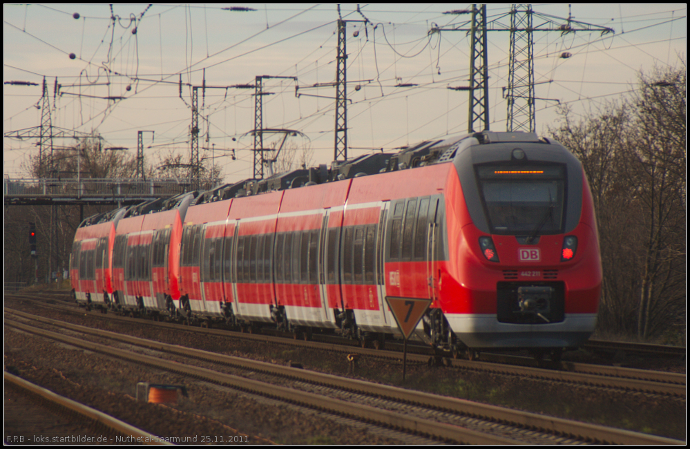 Auf Testfahrt sind wieder die Talent 2-Züge. Am 25.11.2011 konnte 442 211, ein leider unerkannter 442 und 442 007 in Nuthetal-Saarmund gesichtet werden.