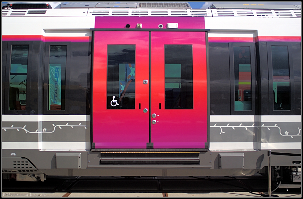 Aufflliger Trbereich des Z 50000 der SNCF auf der InnoTrans 2012 in Berlin