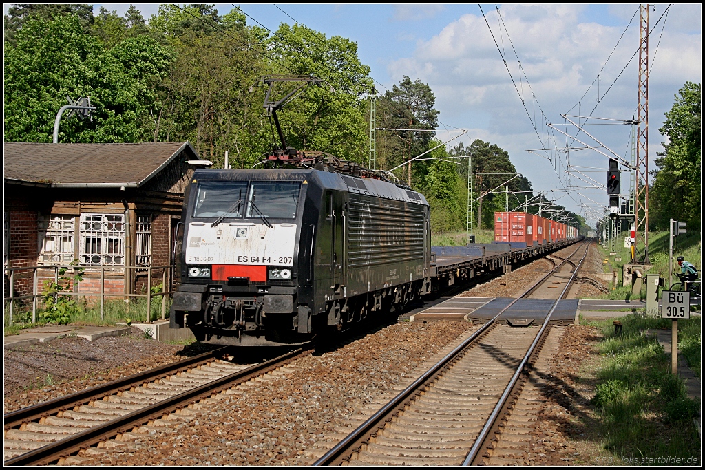 CTL ES 64 F4-207 mit Container Richtung Berlin (NVR-Nummer: 91 80 6189 207-4 D-DISPO, ex ES 64 F4-028, gesehen Grünheide Fangschleuse 25.05.2010)