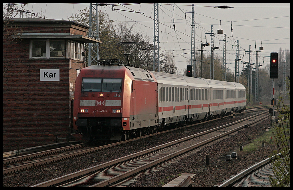 DB 101 049-5 mit einem IC (Berlin Karow 13.04.2010)