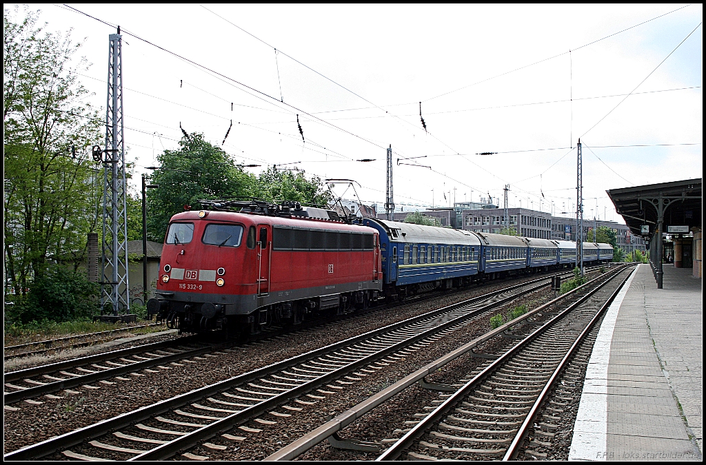 DB 115 332-9 mit dem D441 nach Kiev Pass (gesehen Berlin Kpenick 24.05.2010 - Update: 04/2012 in Bln.-Rummelsburg zA; 09/2012 in Dortmund Bbf zA; 24.09.2012 nach Eschweiler berstellt)
