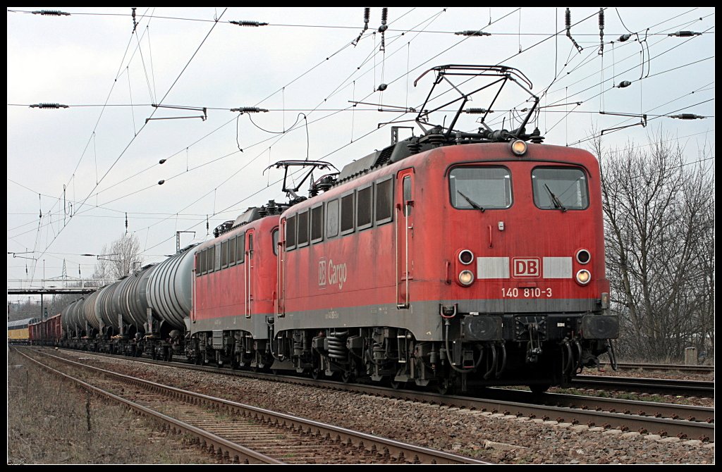 DB 140 810-3 mit einer Schwesterlok und gemischtem Gterzug (Nuthetal-Saarmund 23.03.2010 - Upgrade: 25.10.2012 in Osterhausen-Oberfeld zA)