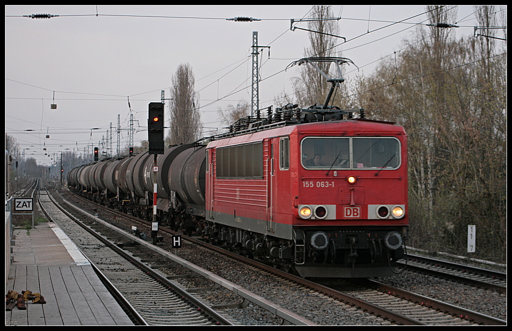 DB 155 063-1 mit Kesselwagenzug (Berlin Karow 13.04.2010)