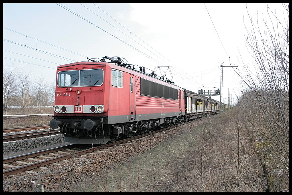 DB 155 108-4 mit Seitenschiebeandwagen Richtung Karower Kreuz (gesehen Berlin Hohenschnhausen 26.03.2010)