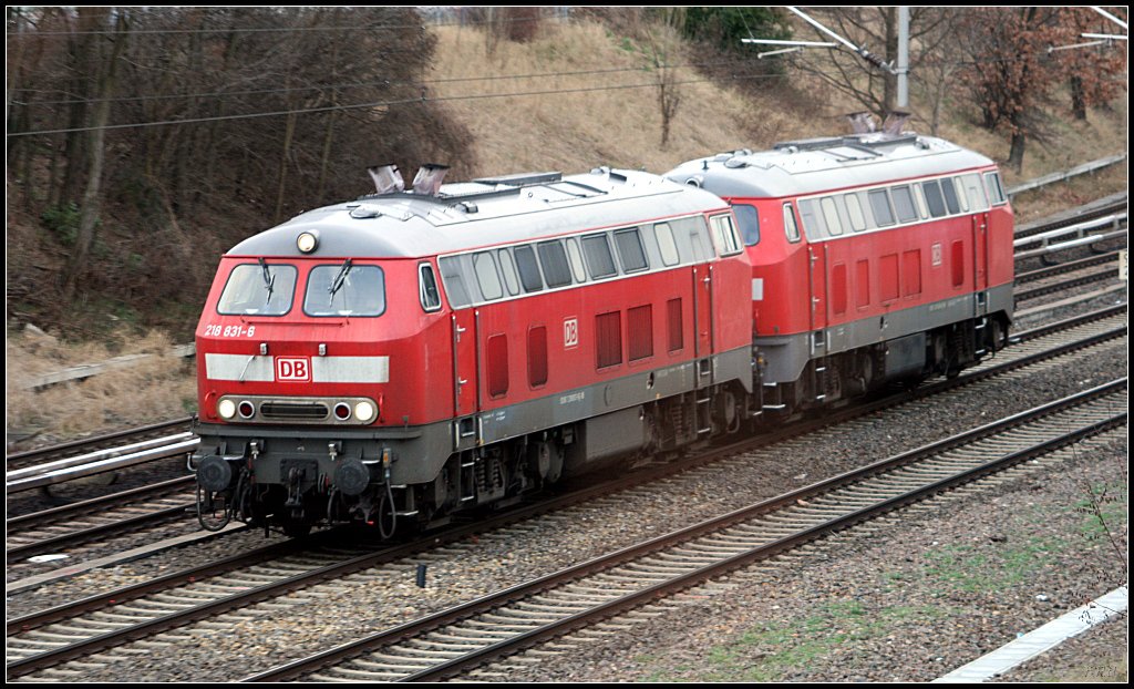 DB 218 831-8 und DB 218 834-0 Lz in Richtung Gesundbrunnen (gesichtet Berlin Landsberger Allee 26.12.2009)