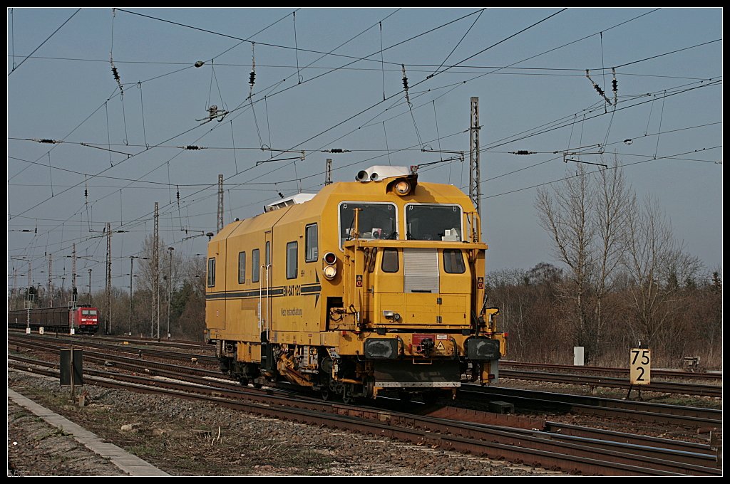 DB Bahnbau mit einem EM-SAT 120. Gru zurck an den Tf! (Wustermark-Priort 25.03.2010)