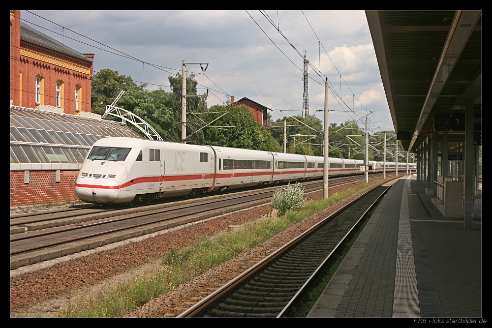DB Fernverkehr 402 019-4 mit unbekanntem Ziel (gesehen Rathenow 19.08.2010)