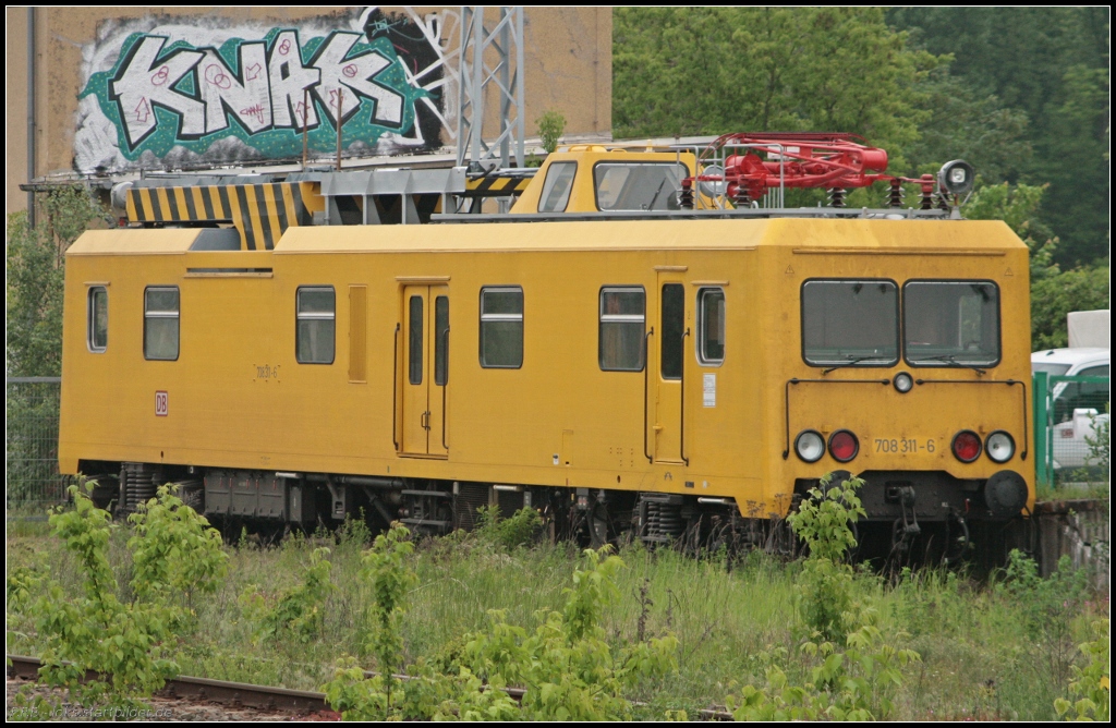 DB Netz 708 311-6 abseits abgestellt (gesehen Berlin Blankenburg 02.06.2010)