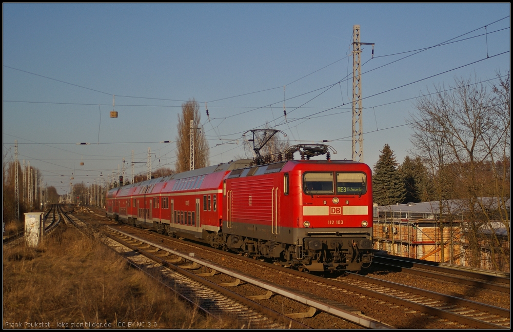 DB Regio 112 103 mit dem RE3 nach Elsterwerda am 04.03.2013 Hhe Berlin-Karow