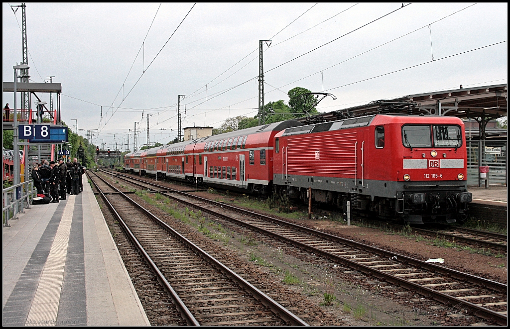 DB Regio 112 165-6 mit dem RE1 nach Eisenhttenstadt (Berlin Wannsee 14.05.2010)
