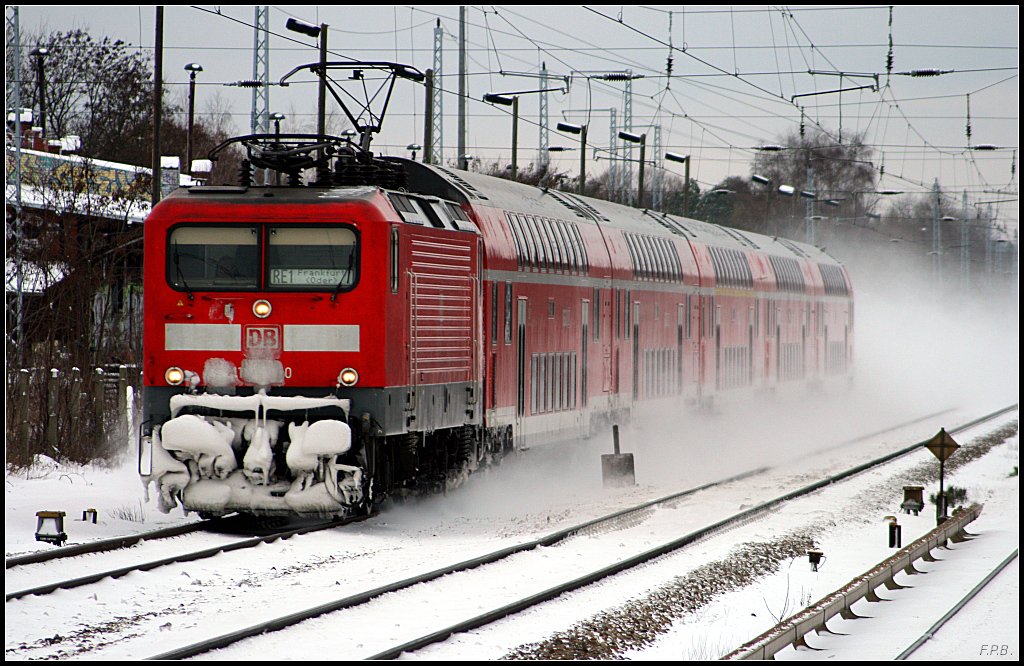 DB Regio 112 187-0 fuhr mit dem RE1 nach Frankfurt/Oder am 01.01.2010 durch Berlin Friedrichshagen