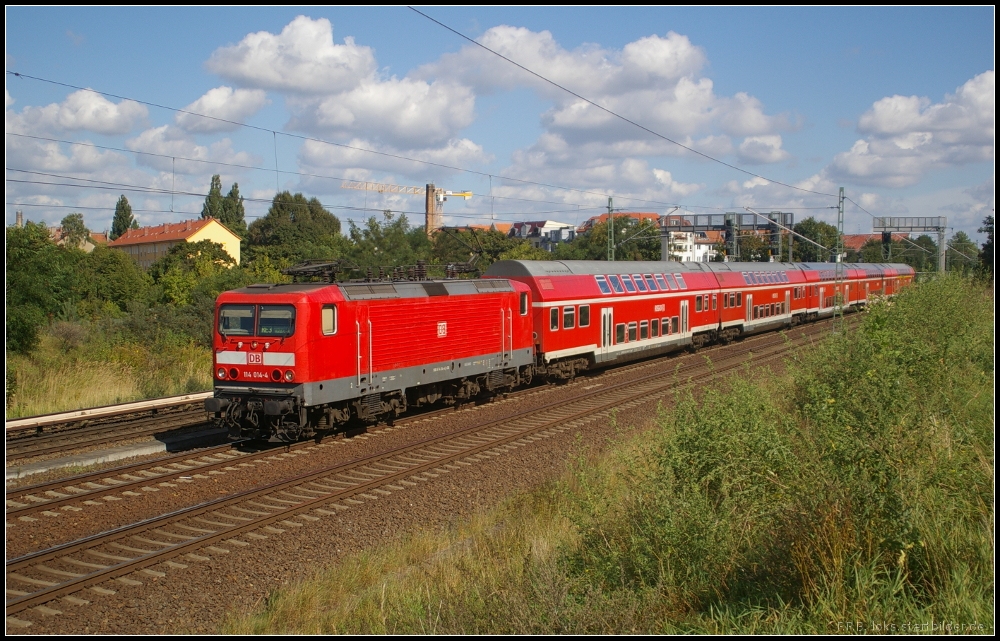 DB Regio 114 014-4 zieht ihren RE5 nach Wünsdorf-Waldstadt am 13.09.2012 durch das Berliner Nordkreuz