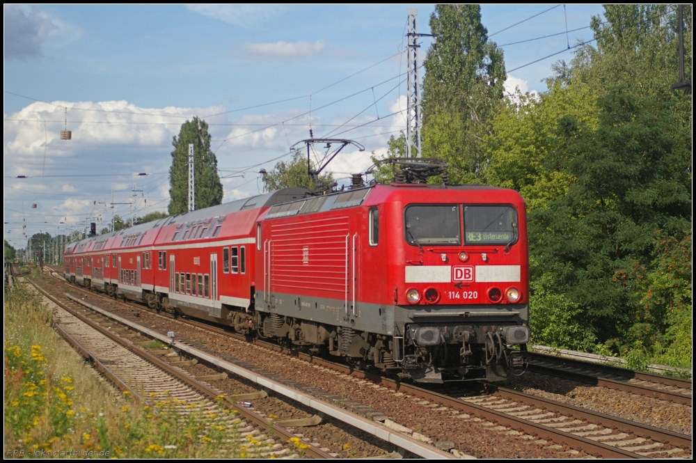 DB Regio 114 020 mit dem RE3 nach Elsterwerda (gesehen Berlin Karow 19.07.2011)