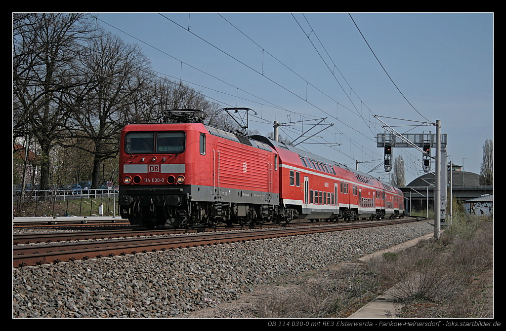 DB Regio 114 030-0 mit dem RE3 nach Elsterwerda (Berlin Pankow-Heinersdorf 20.04.2010)