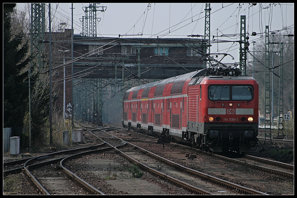DB Regio 114 038-3 mit einem RE (Berlin Wannsee 13.04.2010)