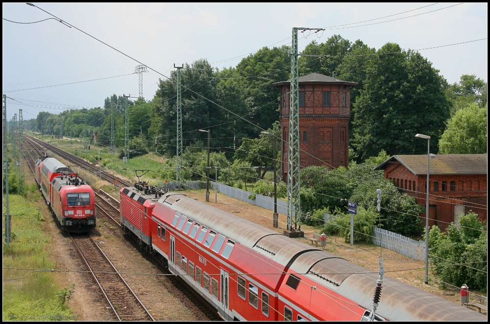 DB Regio 182 005-9 am Ende eines Test- oder Messzuges mit dem umgebautem Dosto 81 269-5 DBpz und 120 136-7 an der Spitze (gesehen Peitz-Ost 30.06.2010)