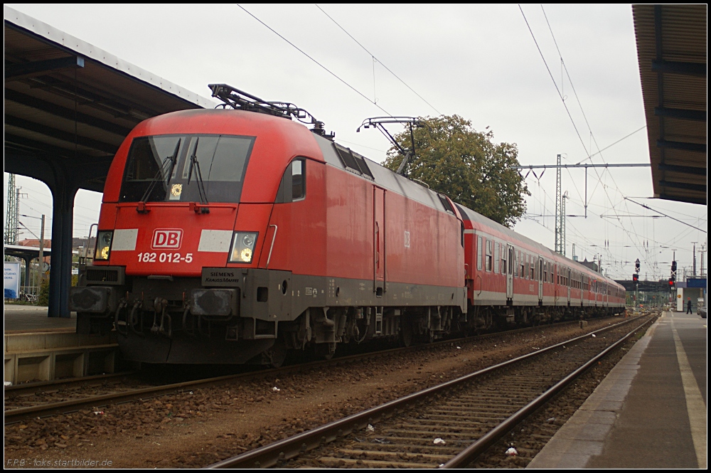DB Regio 182 012-5 mit y-Wagen gesehen in Cottbus am 05.10.2010