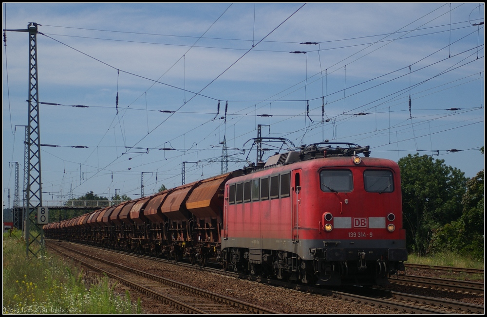 DB Schenker 139 314-9 mit Schttgut am 24.07.2012 in Nuthetal-Saarmund