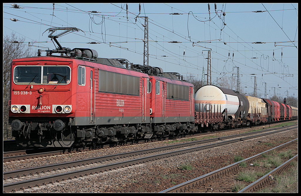 DB Schenker 155 038-3 mit 155 060-7 als Wagenlok und gemischtem Gterzug (Nuthetal-Saarmund 07.04.2010)