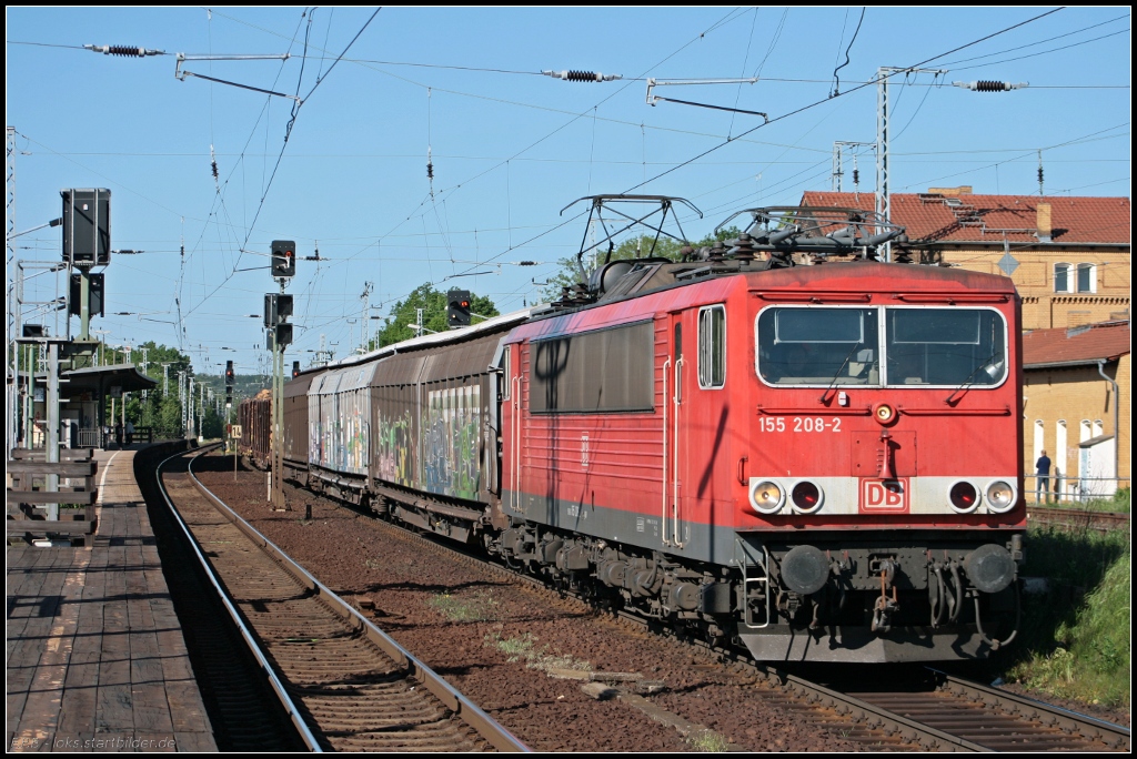 DB Schenker 155 208-2 mit gemischtem Güterzug Richtung Seddin (gesehen Michendorf 03.06.2010)
<br><br>
- Update: In Leverkusen-Opladen am 11.11.2013 verschrottet