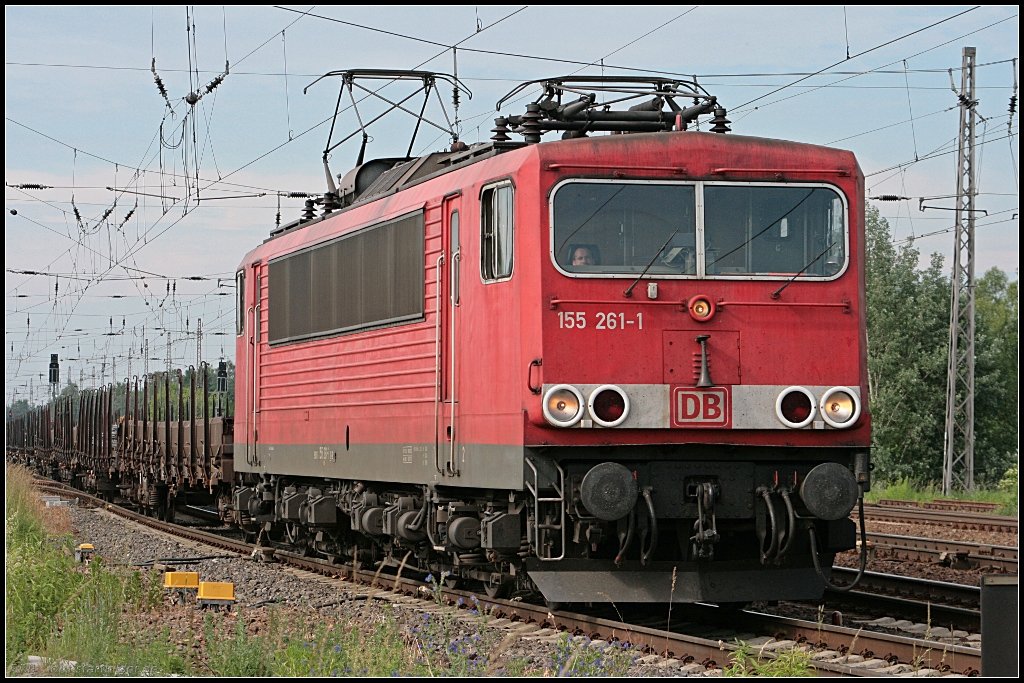 DB Schenker 155 261-1 mit Rungenwagen (gesehen Wustermark-Priort 10.06.2010)