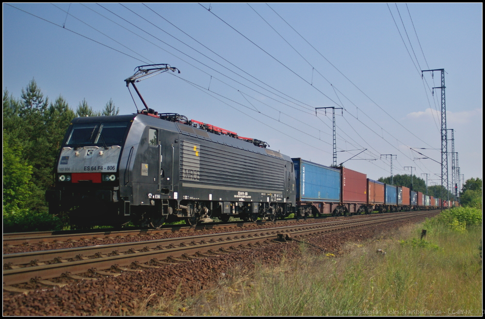 DB Schenker ES 64 F4-806 / 189 806 mit einem Containerzug am 20.06.2013 in der Berliner Wuhlheide