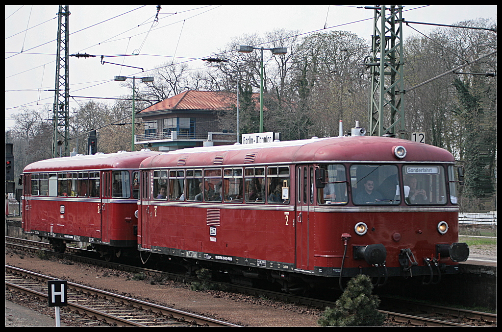 DDM 796 739 und 996 701 als DPE 206 von Neuenmark-Wirsberg nach Binz (MAN 1960/145130, ex EVU, ex DB, gesehen Berlin Wannsee 13.04.2010)