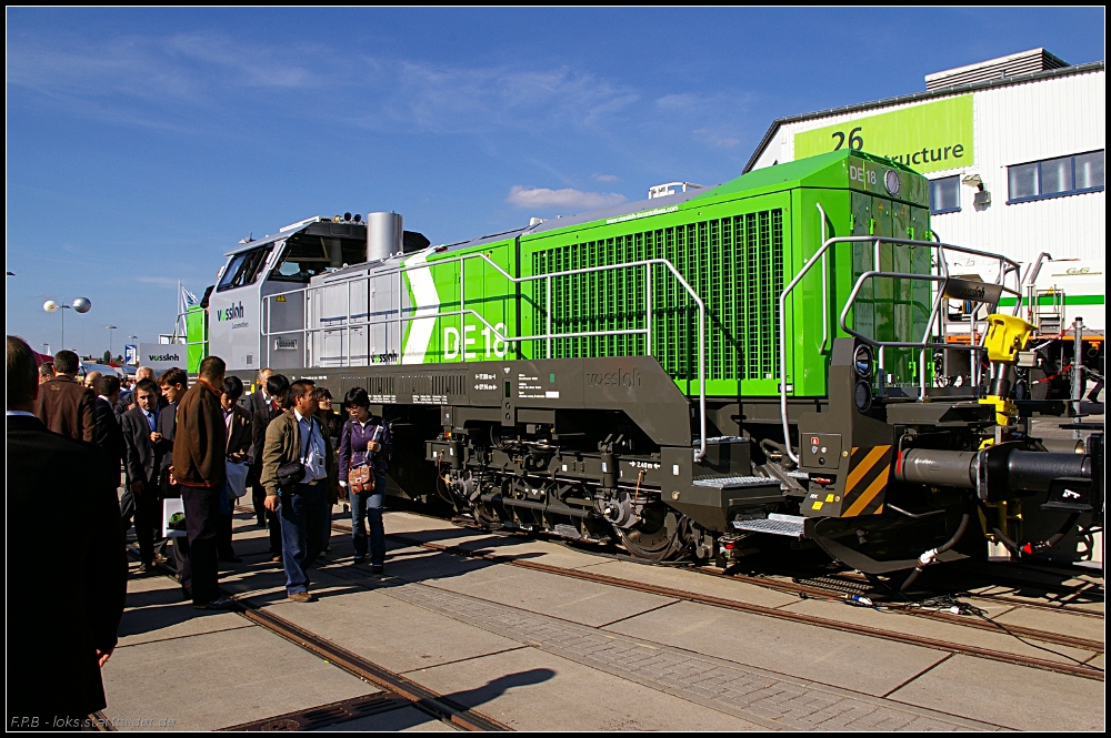 Die DE18 ist das Flagschiff unter den  Baukastenlokomotiven  von Vossloh. Mit max. 1800 kW ist sie die strkste motorisierte Lokomotive fr den Frachtverkehr (INNOTRANS 2010, gesehen Berlin 22.09.2010)