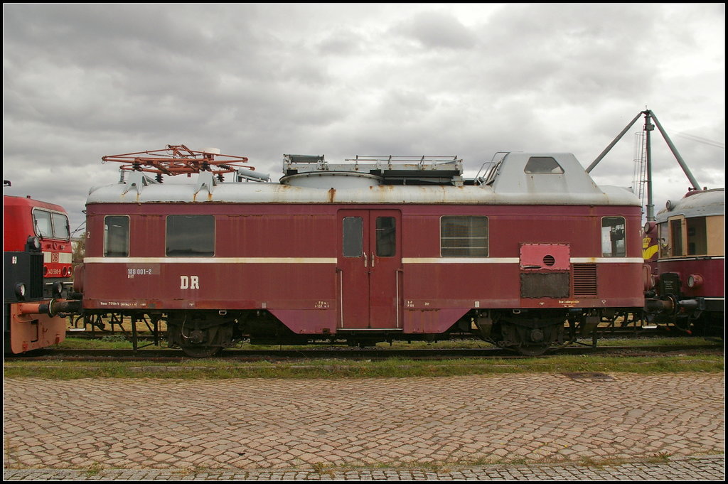 DR 188 001-2 ist ein Oberleitungsrevisionsfahrzeug (ORT), der im Besitz der Eisenbahnfreunde Stafurt ist. Am 09.09.2017 war das Fahrzeug beim Familienfest der Magdeburger Eisenbahnfreunde zu sehen