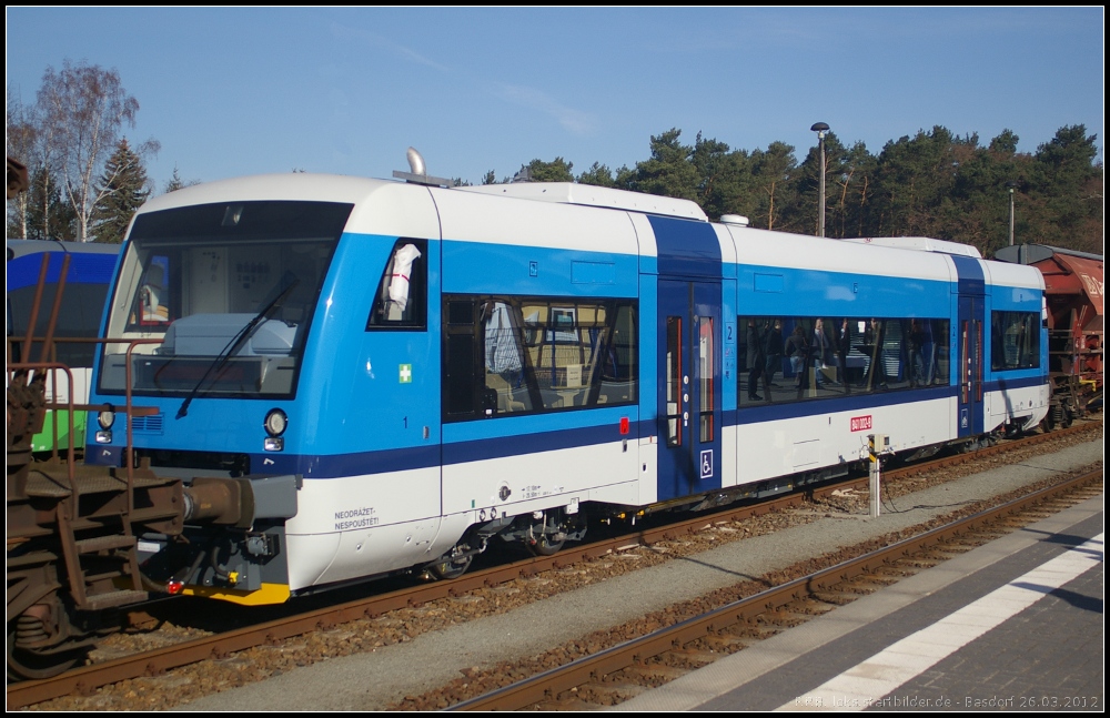 Fr die Tschechische Staatsbahn wird 841 002-9 berfhrt (gesehen Basdorf 26.03.2012)