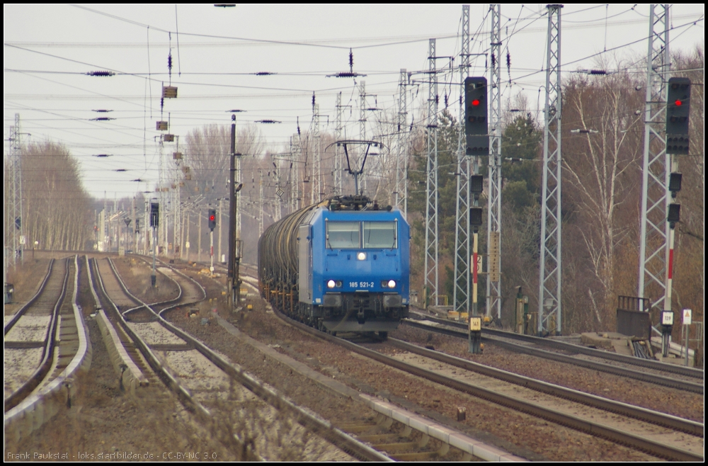 HGK 2008 / 185 521 mit einem Kesselwagen-Zug am 08.04.2013 in Berlin-Karow