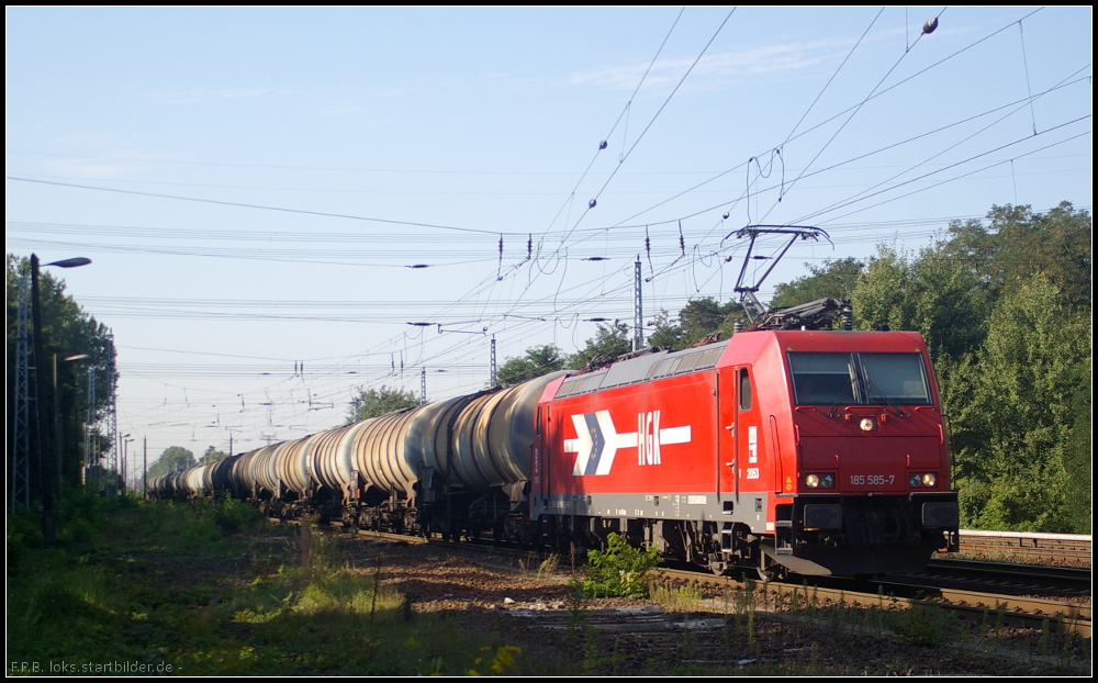HGK 2053 / 185 585-7 mit einem Kesselzug am 11.09.2012 in Berlin-Buch