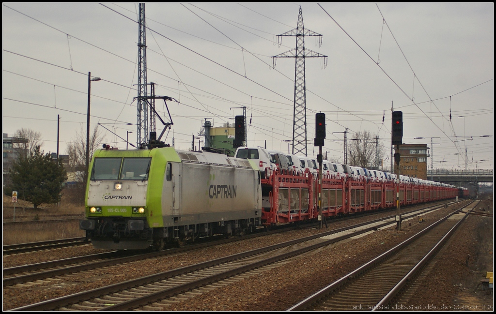 ITL 185-CL 005 / 185 505 mit neuen Autos am 03.04.2013 in Berlin Schnefeld Flughafen (NVR-Nummer 91 80 6185 505-5 D-CTD)