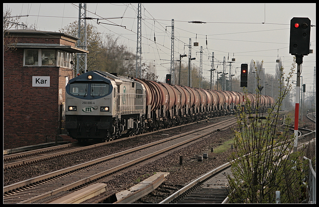 ITL 250 006-4 mit Kesselwagenzug (Berlin Karow 13.04.2010)