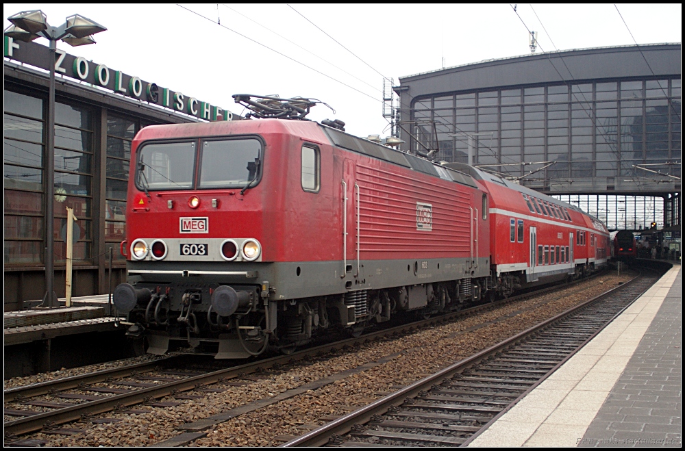 MEG 603 / 143 851 ist am 20.01.2011 für DB Regio im Einsatz und fährt mit dem RE 18715 nach Belzig aus dem Bahnhof Berlin Zoologischer Garten aus.