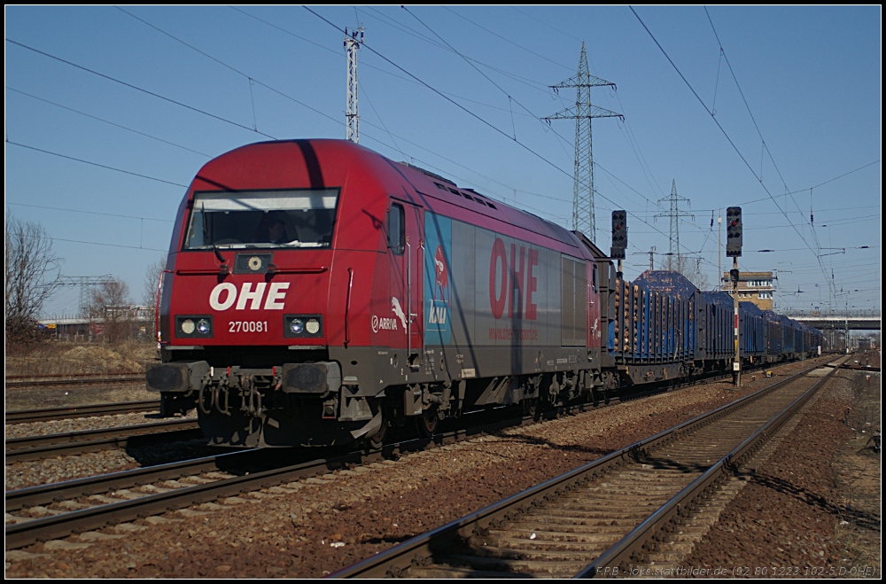 OHE 270081  Kali  mit einem Holzzug und blauen Transportwagen Richtung Süden (NVR-Nummer: 92 80 1223 102-5 D-OHE, gesehen Berlin Schönefeld Flughafen 19.03.2011)