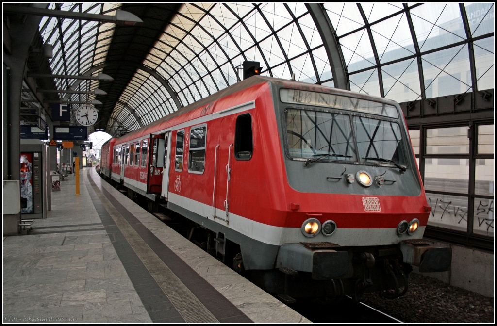RB 13 mit Steuerwagen Bybdzf 482.1 und schiebender Lok 143 193-1 nach Wustermark (gesehen Berlin Spandau 02.06.2010)