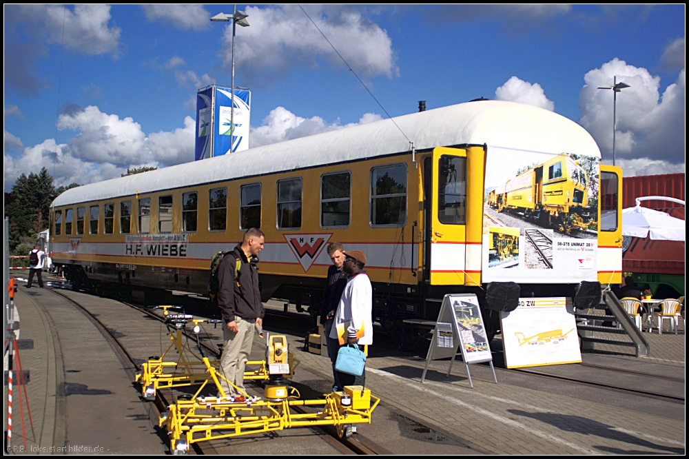 Rollender Ausstellungsstand der Firma H.F. Wiebe auf der InnoTrans 2012 in Berlin. Der ehemalige Gesellschaftswagen ist zu einem Ausstellungswagen umgebaut worden (D-HFW 75 80 89-23 001-8 WGm)