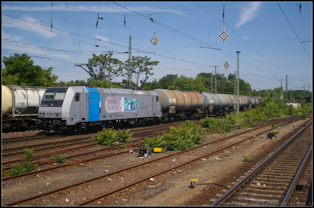 RTB Cargo 185 680  lecker Technik  mit Kesselwagen-Zug am 16.07.2013 in Magdeburg