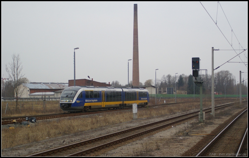 VT 565 / 642 338 kommt als MR 68926 aus Brandenburg Hbf und fährt zum Endhalt ein (gesehen Rathenow 25.03.2011)