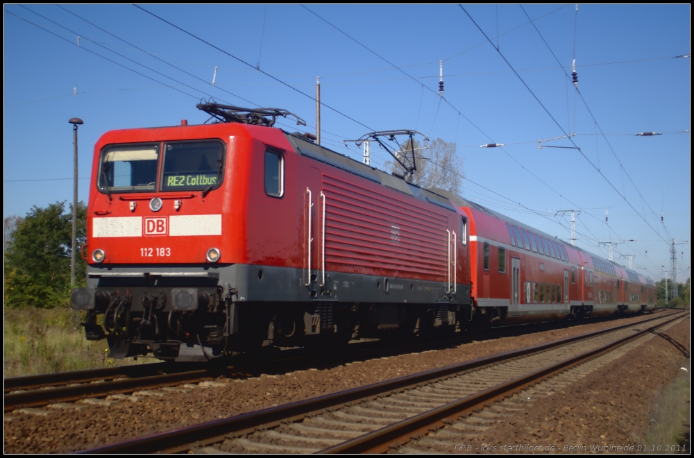 Wegen Bauarbeiten wurde der Regio-Verkehr am 01.10.2011 durch die Wuhlheide geführt. 112 183 zieht den RE2 nach Cottbus.
