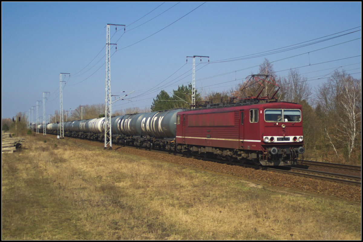 250 137-3 der Leipziger Eisenbahngesellschaft (LEG) fuhr mit einem GATX-Kesselwagenzug am 09.04.2018 durch die Berliner Wuhlheide (NVR-Nummer 91 80 6155 137-3 D-LEG).