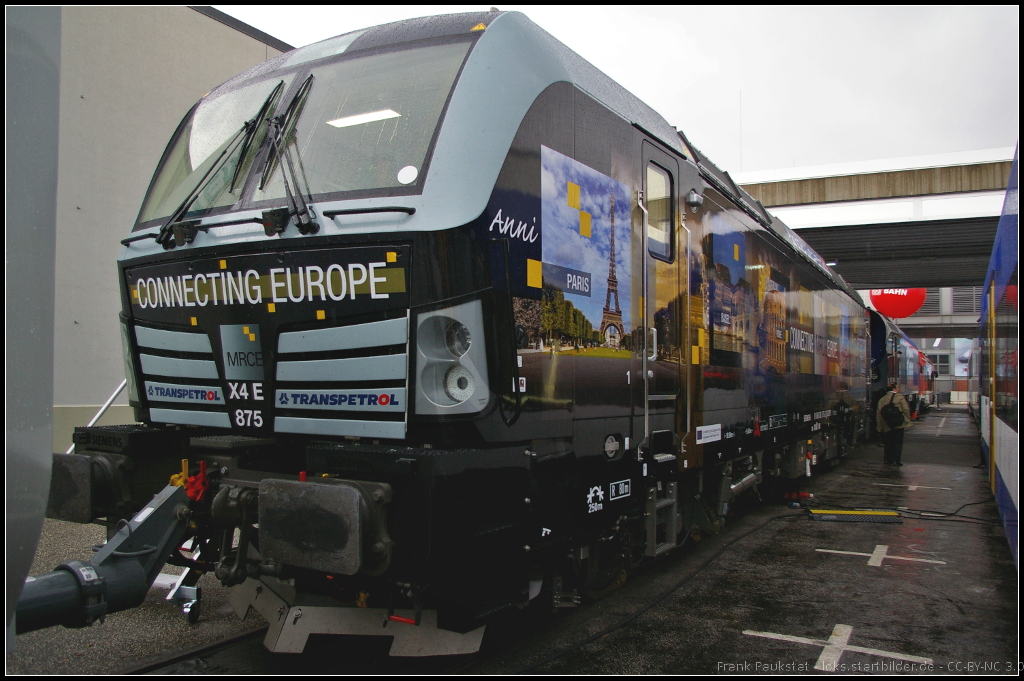 An DB Fahrwegdienste ist X4 E-875 / 193 875-2  Connecting Europe  ausgeliehen. Sie trgt den Namen  Anni . Ausgestellt war die Lok bei der InnoTrans 2014 in Berlin (NVR-Nummer 91 80 6193 875-2 D-DISPO, REV MMAL 01.08.14)