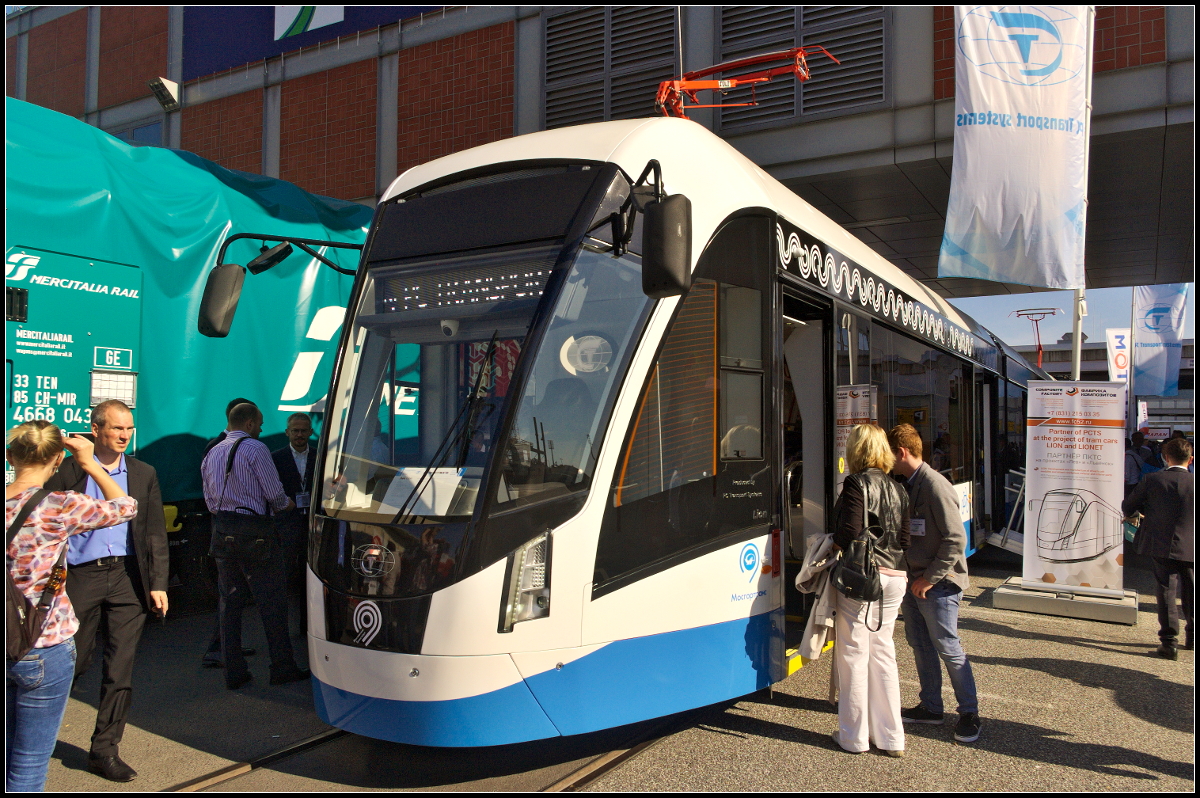 Bei der vom russischen Hersteller PC Transport System gebaute 'Lion' handelt es sich um eine 3-teilige Straßenbahn mit 100% Niederflurigkeit. Sie ist 34,7 m lang, ist mit 70 Sitzplätzen ausgestattet und kann insgesamt 265 Personen transportieren. Vorgestellt wurde die Straßenbahn auf der InnoTrans 2018 in Berlin auf dem Freigelände.