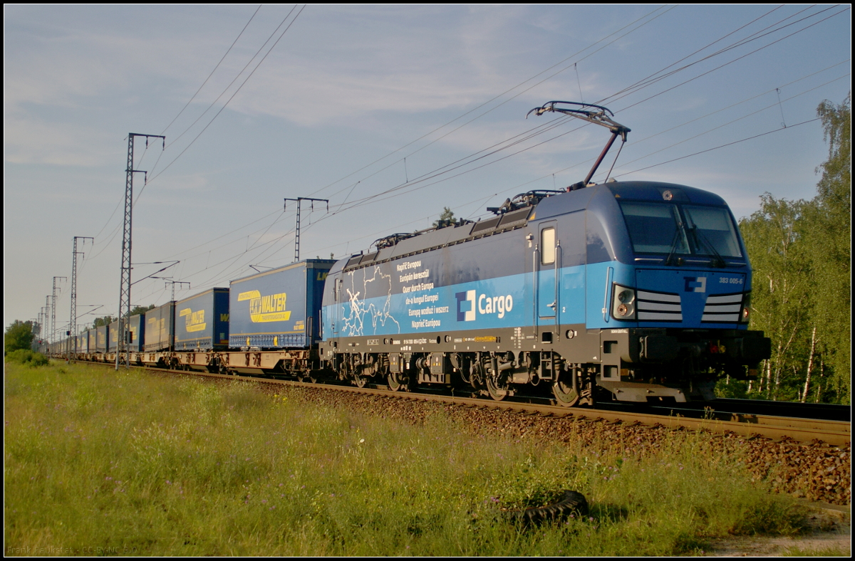 CD Cargo 383 005-6 fuhr mit dem 'LKW-Walter'-KLV (KT 41375 Rostock-Seehafen nach Brno) am 09.07.2017 durch die Berliner Wuhlheide
