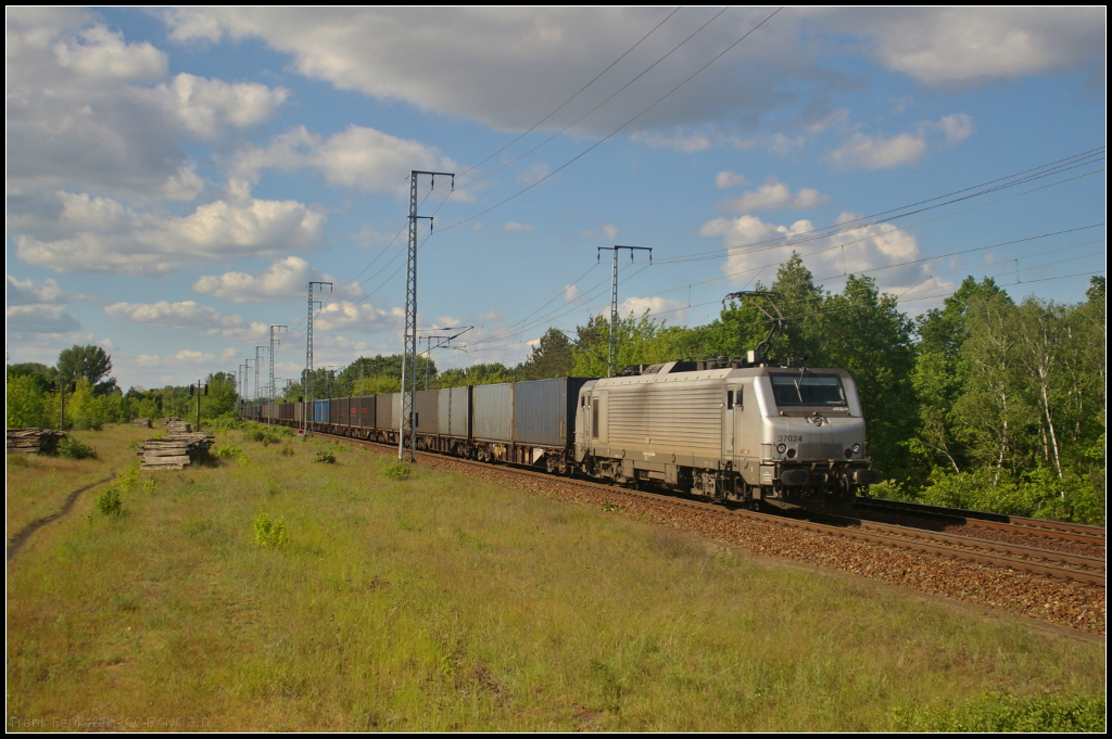 CFL Cargo 37024 fuhr am 26.05.2017 mit dem black-boxX-Zug durch die Berliner Wuhlheide