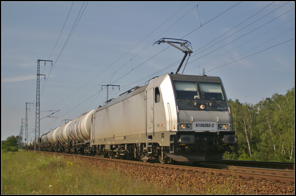 CTL Logistics 186 262-2 fuhr mit einem GATX-Kesselwagenzug am 09.07.2017 durch die Berliner Wuhlheide. Danke an den Tf der es ermöglichte den IC2 aus der Gegenrichtung noch fotografieren zu können.