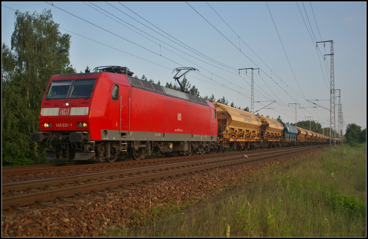 DB Cargo 145 031-1 fuhr am 09.07.2017 mit Harnstoff durch die Berliner Wuhlheide