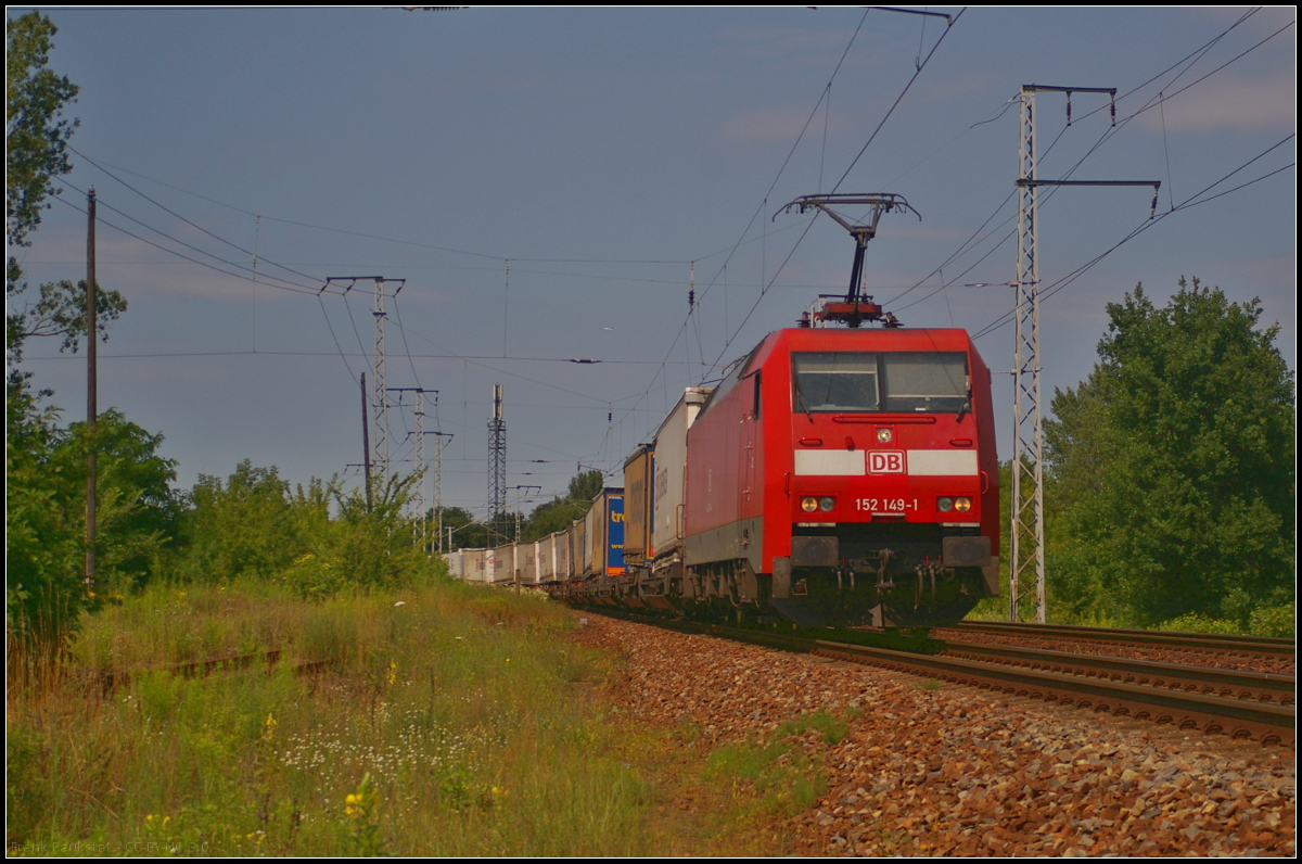 DB Cargo 152 149-1 kam am 09.07.2017 mit einem KLV-Zug durch die Berliner Wuhlheide