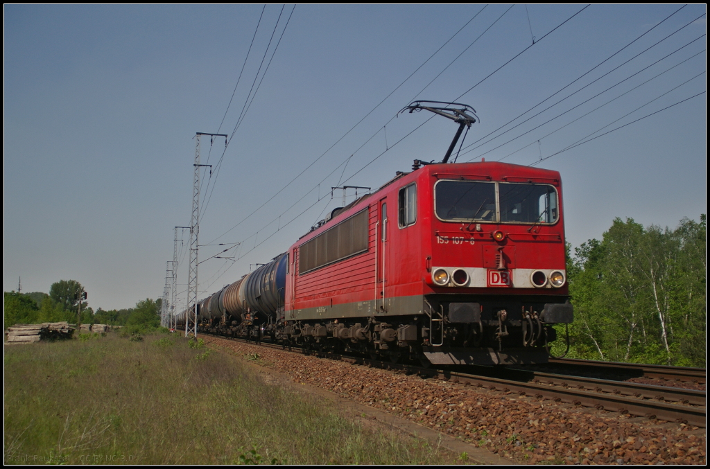 DB Cargo 155 107-6 fuhr mit einem Kesselwagenzug der Benzin geladen hatte, am 19.05.2017 durch die Berliner Wuhlheide
<p>
++ 05.06.2019 bei Fa. Bender, Opladen